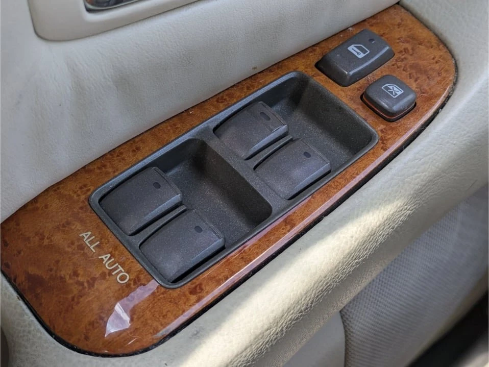 2001 Lexus LS 3rd Gen - Image 18 of 20