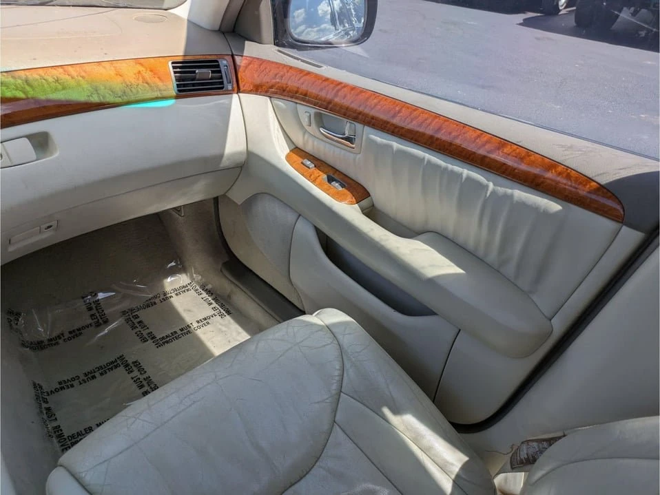 2001 Lexus LS 3rd Gen - Image 13 of 20