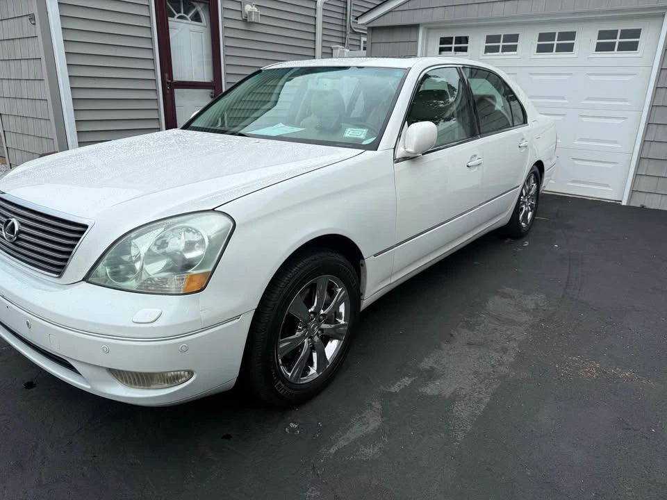 2001 Lexus LS 3rd Gen - Image 9 of 11