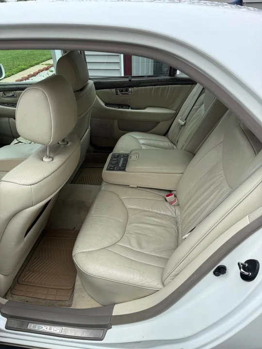 2001 Lexus LS 3rd Gen - Image 4 of 11
