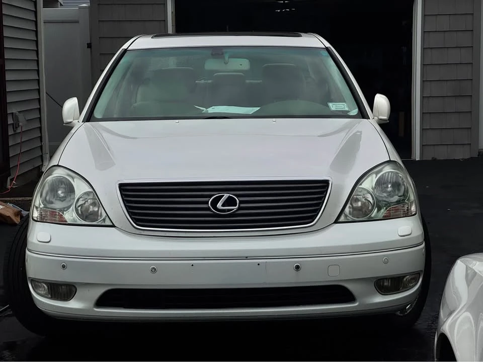 2001 Lexus LS 3rd Gen - Image 10 of 11