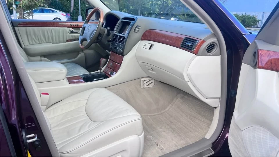 2001 Lexus LS 3rd Gen - Image 10 of 16