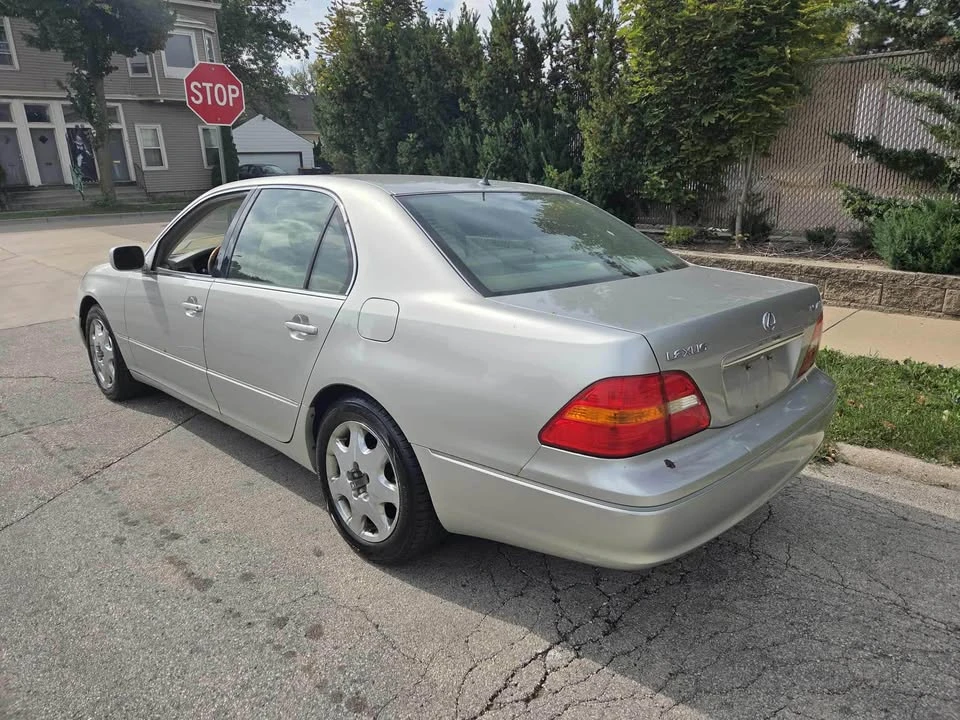 2001 Lexus LS 3rd Gen - Image 2 of 9