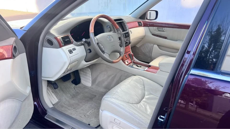 2001 Lexus LS 3rd Gen - Image 9 of 16