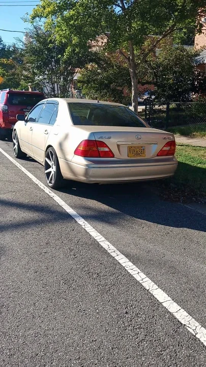 2001 Lexus LS 3rd Gen - Image 2 of 2