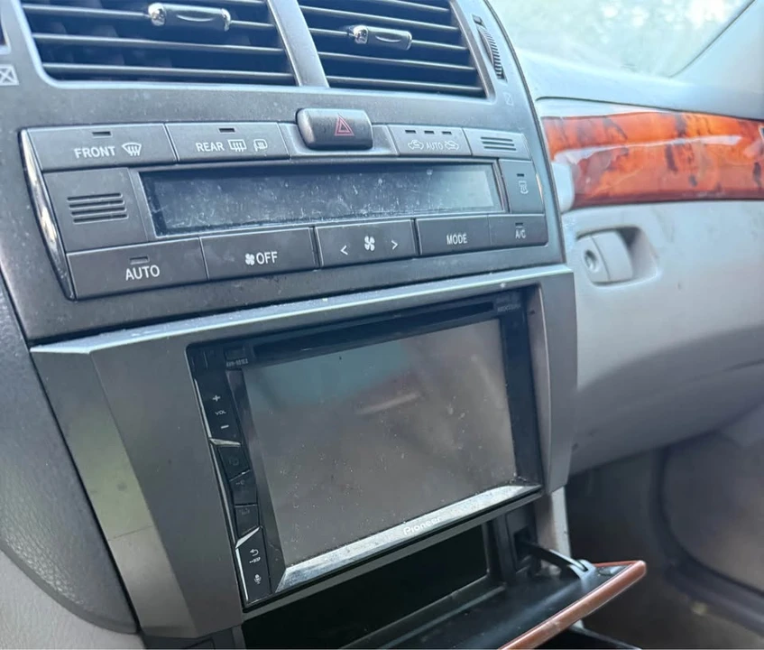 2001 Lexus LS 3rd Gen - Image 6 of 6