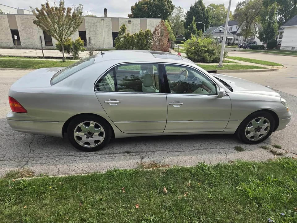 2001 Lexus LS 3rd Gen - Image 6 of 9