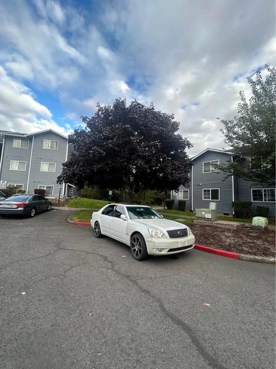2001 Lexus LS 3rd Gen - Image 3 of 3