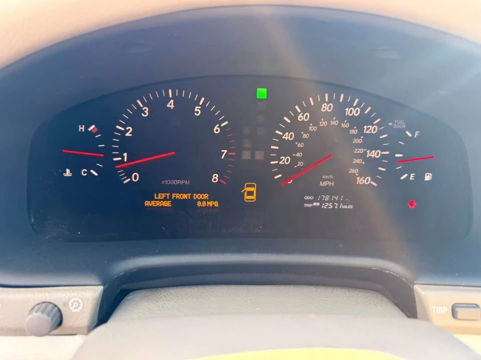 2001 Lexus LS 3rd Gen - Image 9 of 9