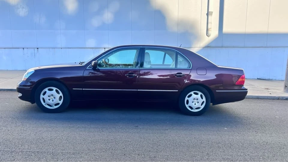 2001 Lexus LS 3rd Gen - Image 6 of 16