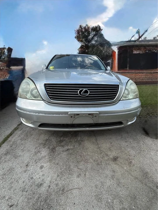 2001 Lexus LS 3rd Gen - Image 2 of 6