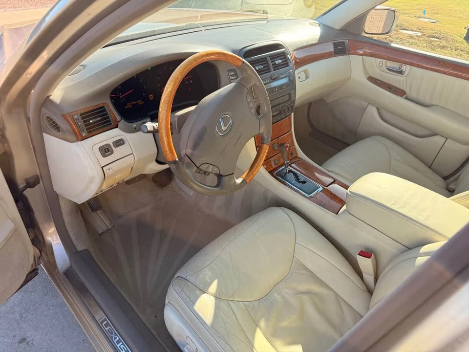 2001 Lexus LS 3rd Gen - Image 5 of 10
