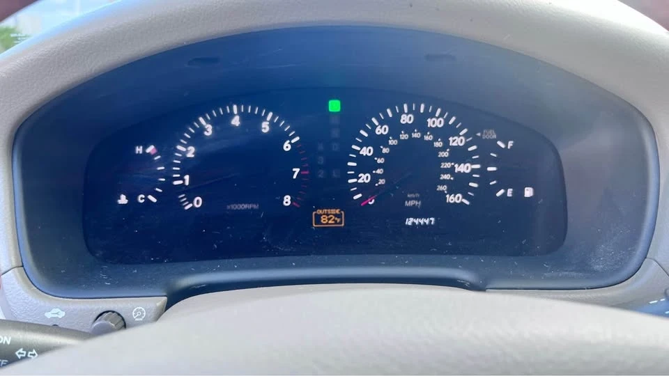 2001 Lexus LS 3rd Gen - Image 15 of 16