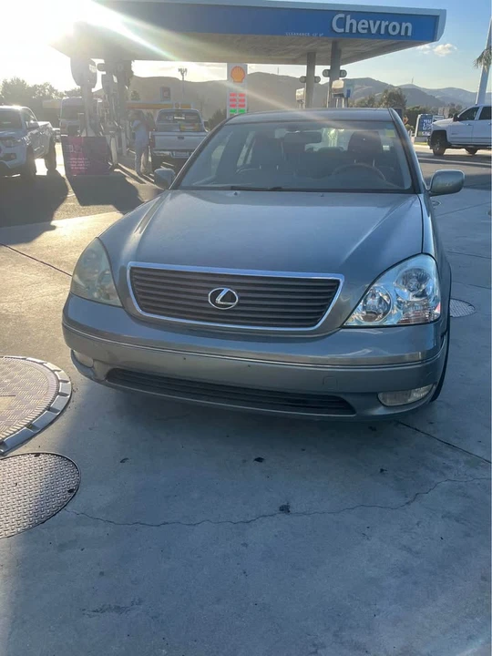 2001 Lexus LS 3rd Gen - Image 3 of 5