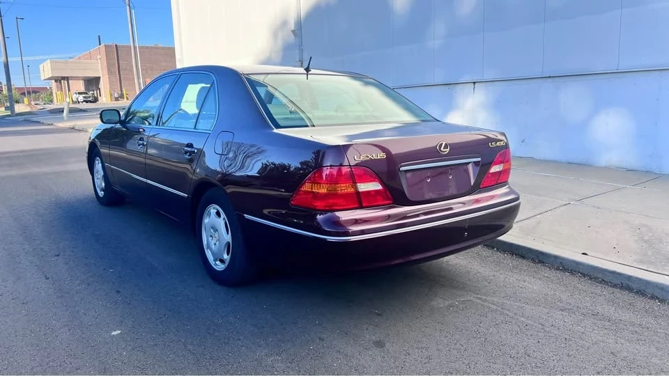 2001 Lexus LS 3rd Gen - Image 5 of 16