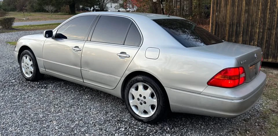 2001 Lexus LS 3rd Gen - Image 3 of 15