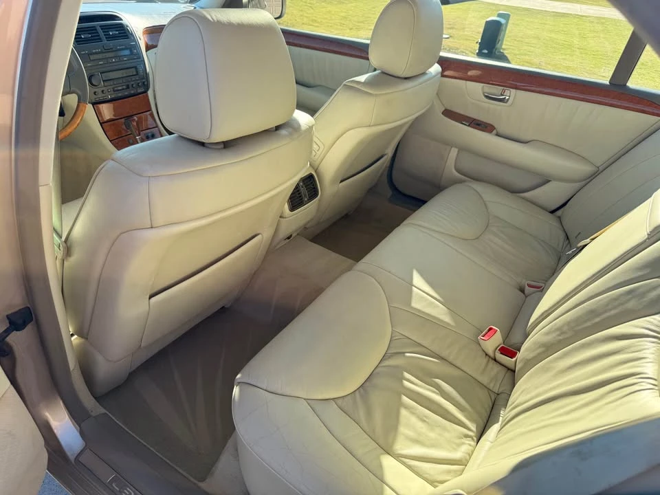 2001 Lexus LS 3rd Gen - Image 7 of 10