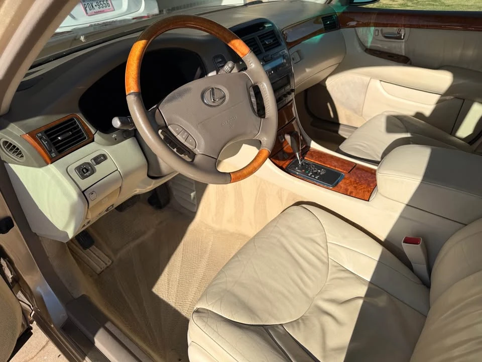 2001 Lexus LS 2nd Gen - Image 11 of 13