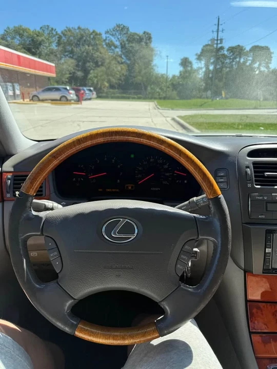 2001 Lexus LS 3rd Gen - Image 6 of 12