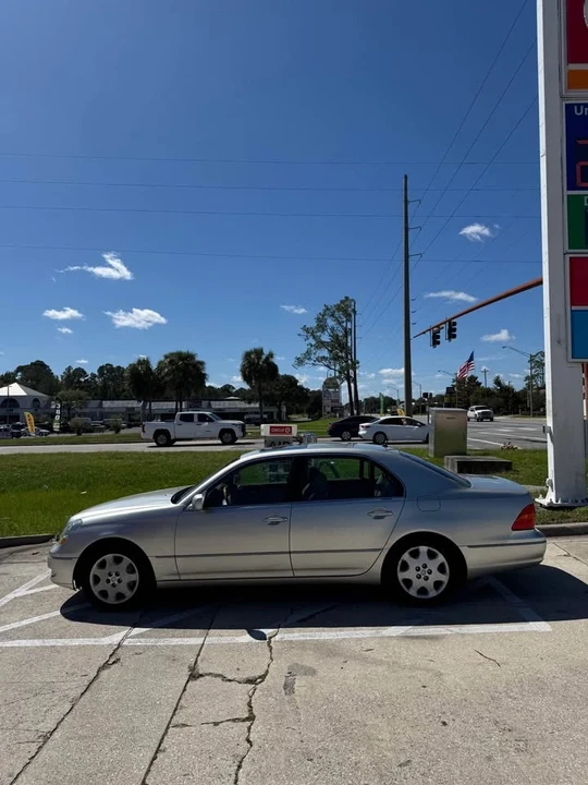 2001 Lexus LS 3rd Gen - Image 2 of 12