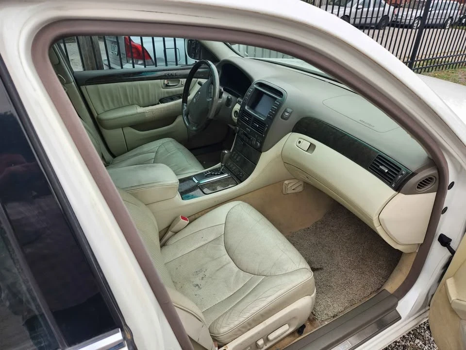 2001 Lexus LS 3rd Gen - Image 7 of 10