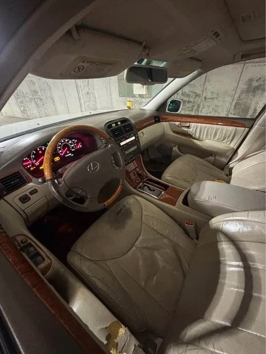 2001 Lexus LS 3rd Gen - Image 8 of 9