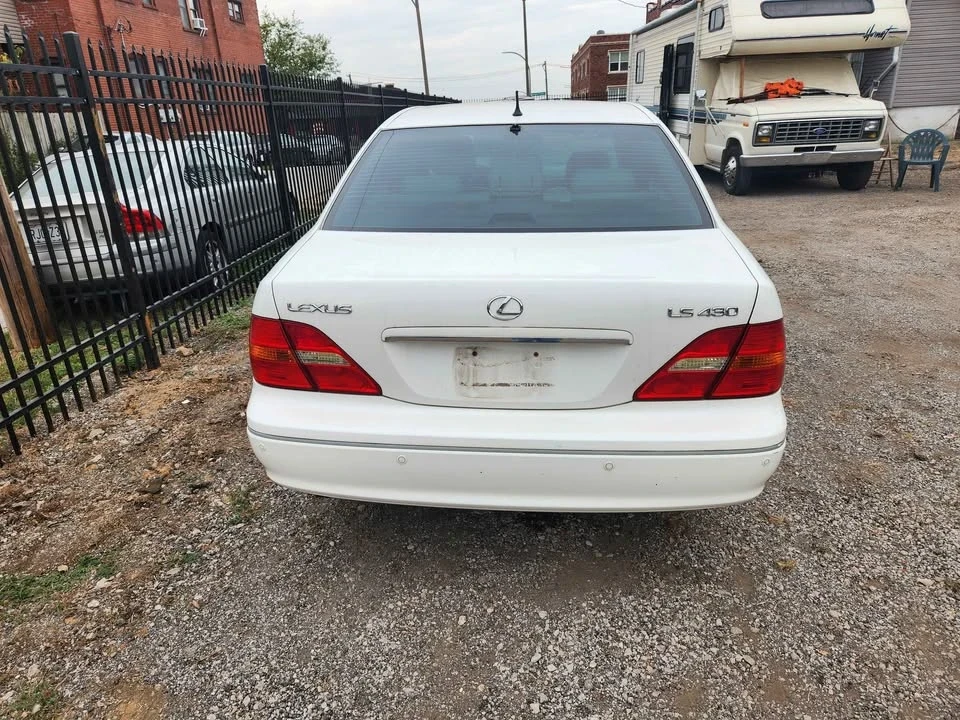 2001 Lexus LS 3rd Gen - Image 6 of 10