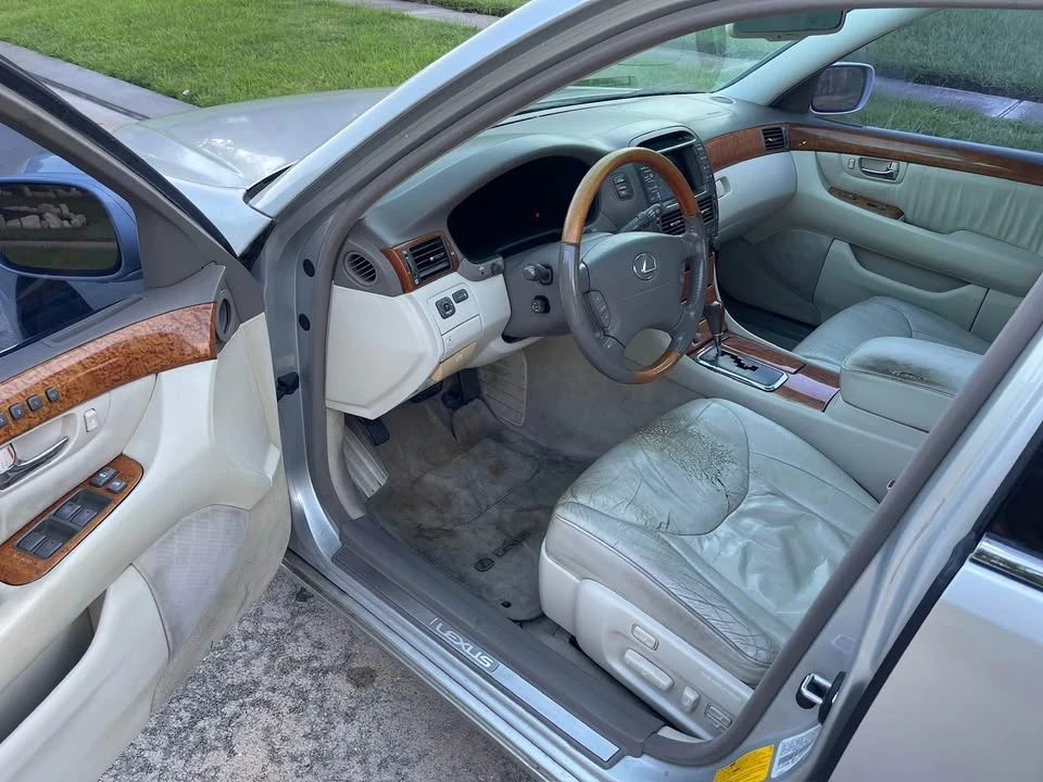 2001 Lexus LS 3rd Gen - Image 5 of 8