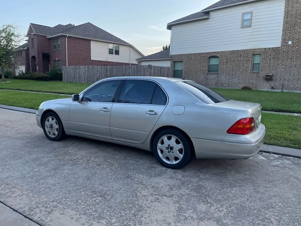 2001 Lexus LS 3rd Gen - Image 3 of 8