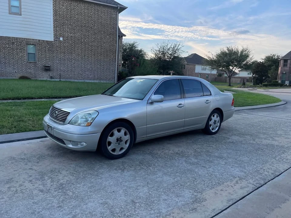 2001 Lexus LS 3rd Gen - Image 2 of 8