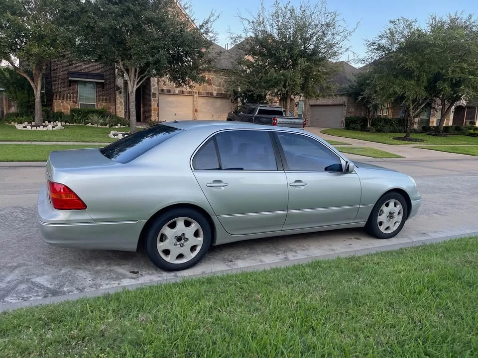 2001 Lexus LS 3rd Gen - Image 4 of 8