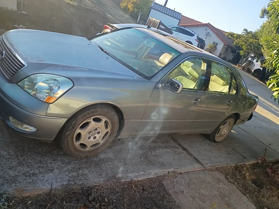 2001 Lexus LS 3rd Gen - Image 3 of 10