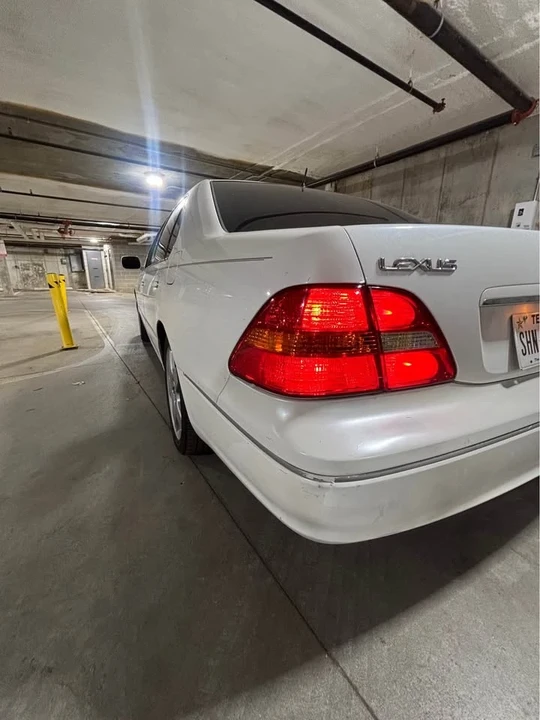 2001 Lexus LS 3rd Gen - Image 7 of 9