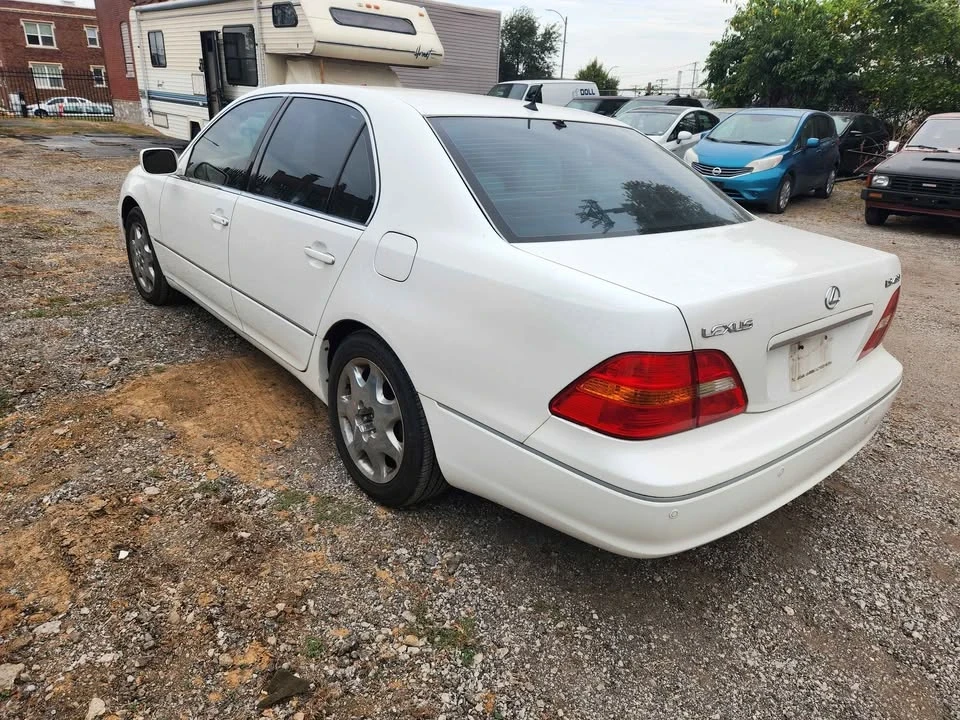 2001 Lexus LS 3rd Gen - Image 5 of 10