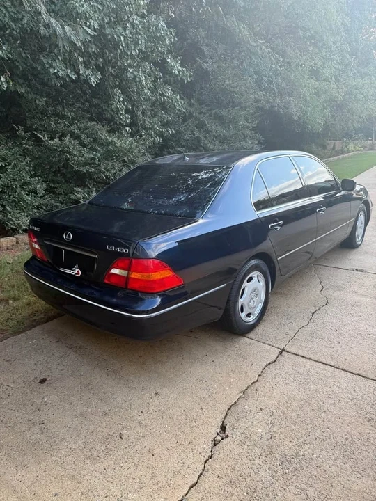 2001 Lexus LS 3rd Gen - Image 3 of 9