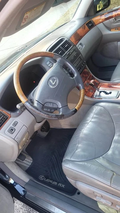 2001 Lexus LS 3rd Gen - Image 2 of 5