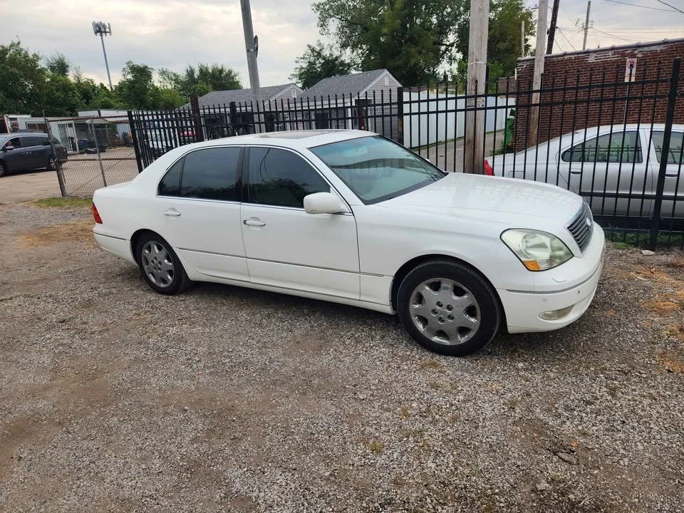 2001 Lexus LS 3rd Gen - Image 2 of 10