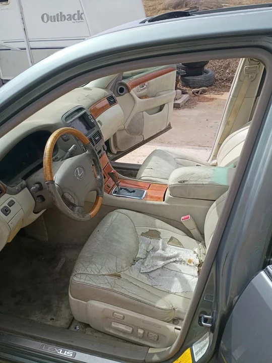 2001 Lexus LS 3rd Gen - Image 9 of 10