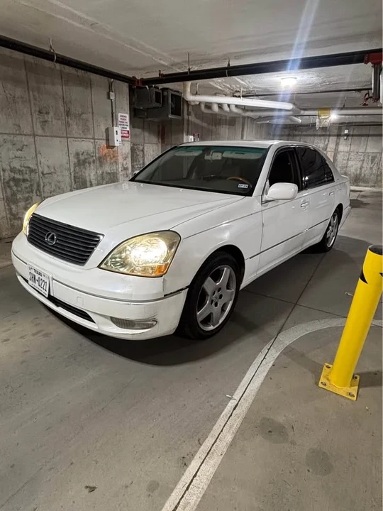 2001 Lexus LS 3rd Gen - Image 4 of 9