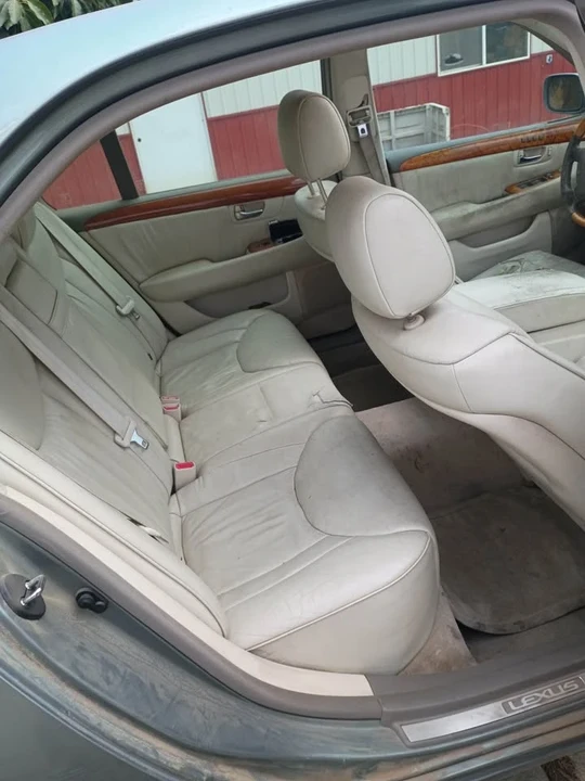 2001 Lexus LS 3rd Gen - Image 7 of 10