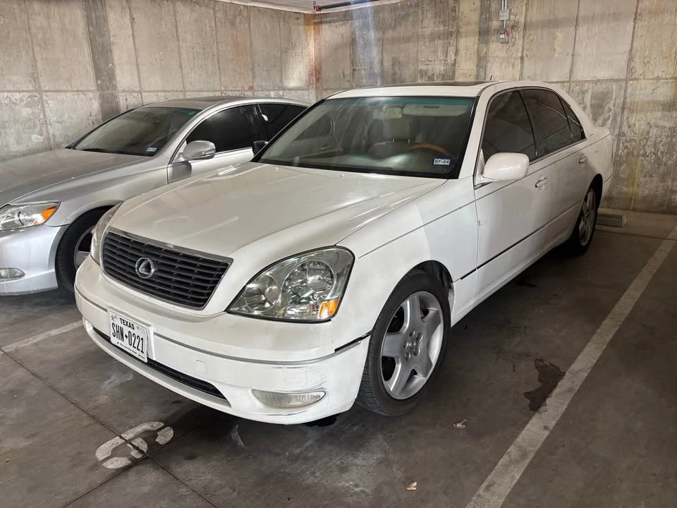 2001 Lexus LS 3rd Gen - Image 2 of 9