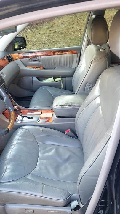 2001 Lexus LS 3rd Gen - Image 5 of 5