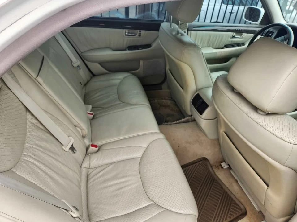2001 Lexus LS 3rd Gen - Image 8 of 10