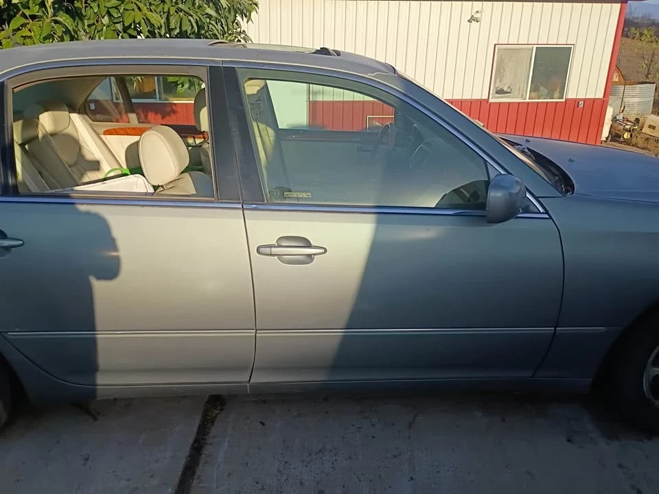 2001 Lexus LS 3rd Gen - Image 2 of 10
