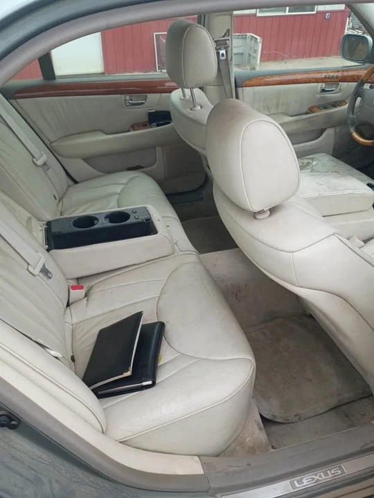 2001 Lexus LS 3rd Gen - Image 6 of 10