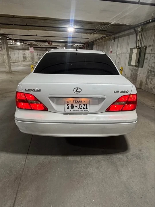 2001 Lexus LS 3rd Gen - Image 5 of 9