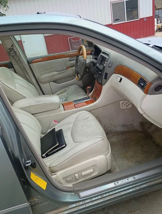 2001 Lexus LS 3rd Gen - Image 10 of 10