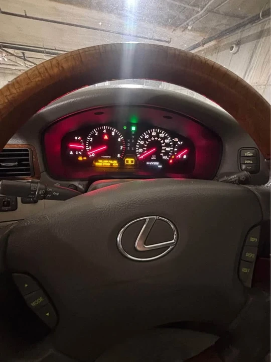 2001 Lexus LS 3rd Gen - Image 9 of 9