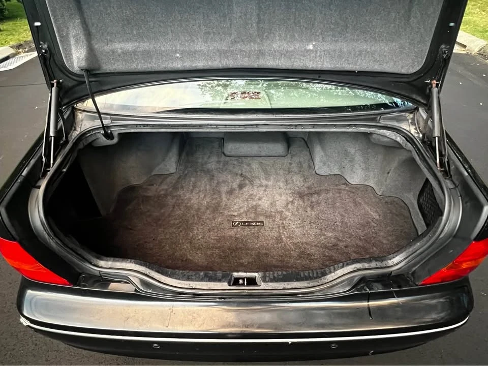 2001 Lexus LS 2nd Gen - Image 11 of 12