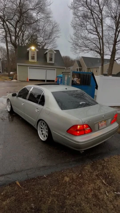 2001 Lexus LS 3rd Gen - Image 6 of 7